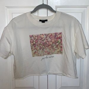 Cropped short sleeve design shirt